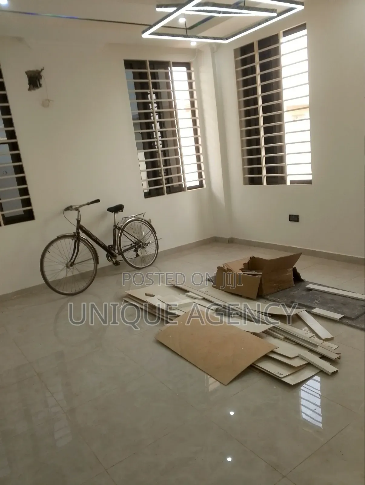 4bdrm Duplex in Manet Court for sale