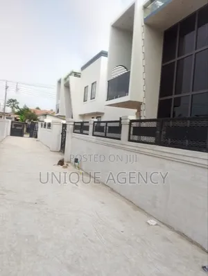 4bdrm Duplex in Manet Court for sale
