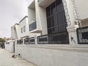 4bdrm Duplex in Manet Court for sale