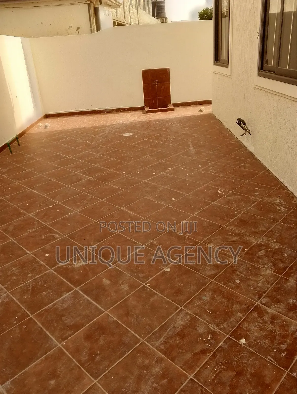 4bdrm Duplex in Manet Court for sale