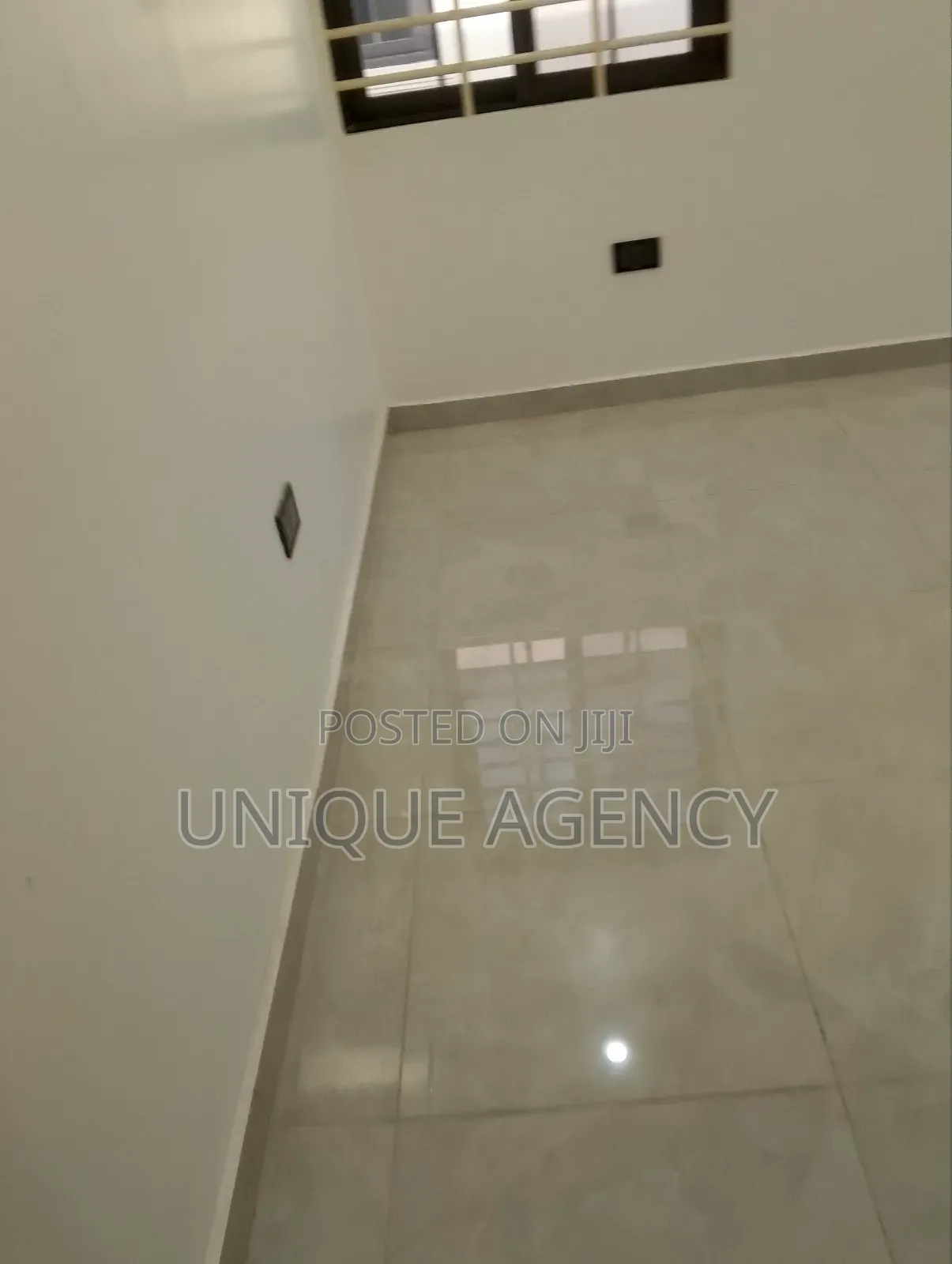 4bdrm Duplex in Manet Court for sale