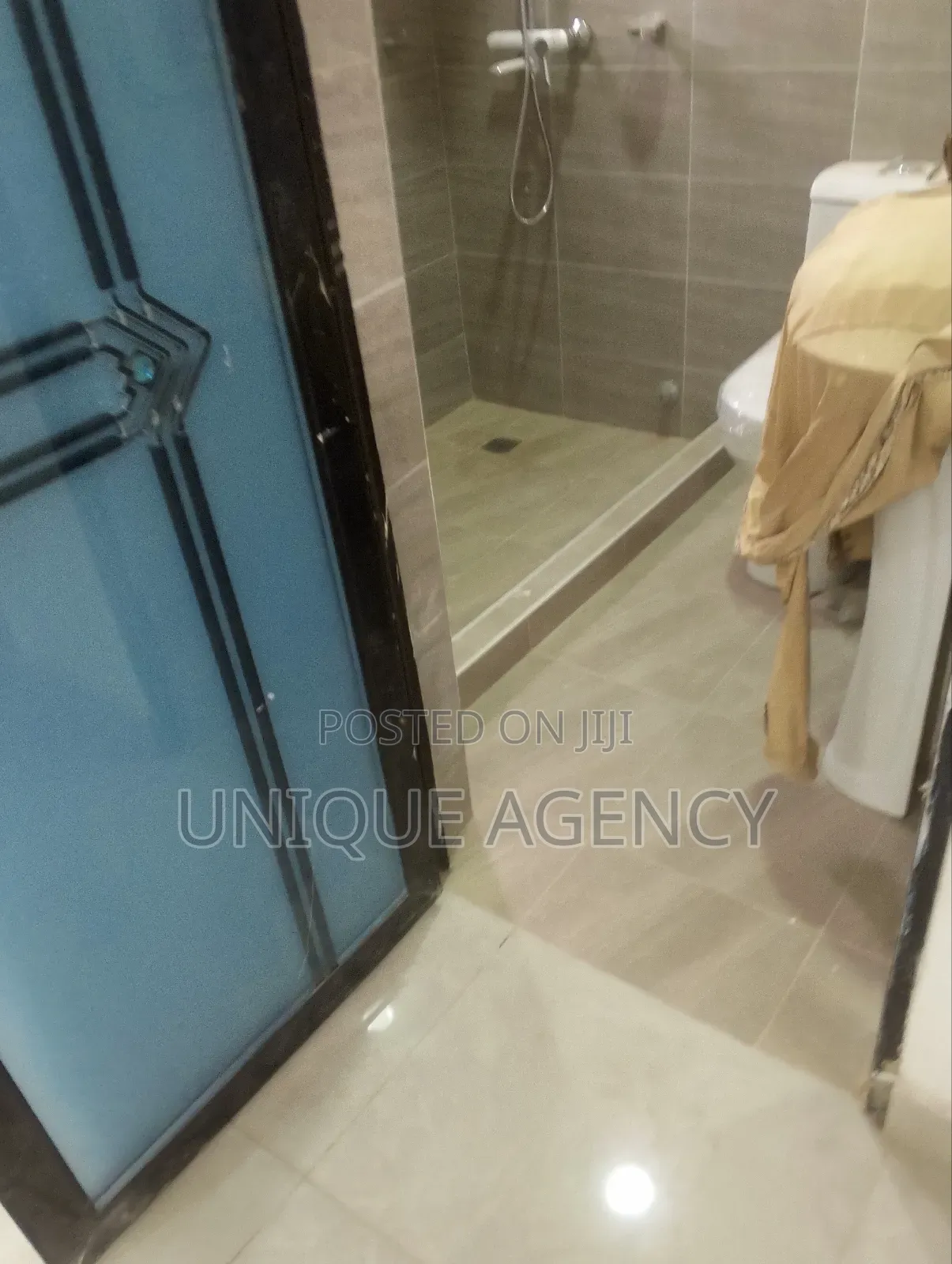 4bdrm Duplex in Manet Court for sale