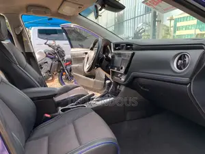 Toyota Corolla SE (1.8L 4cyl 2A) 2018 Blue