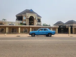 Mercedes-Benz W123 1984 Blue