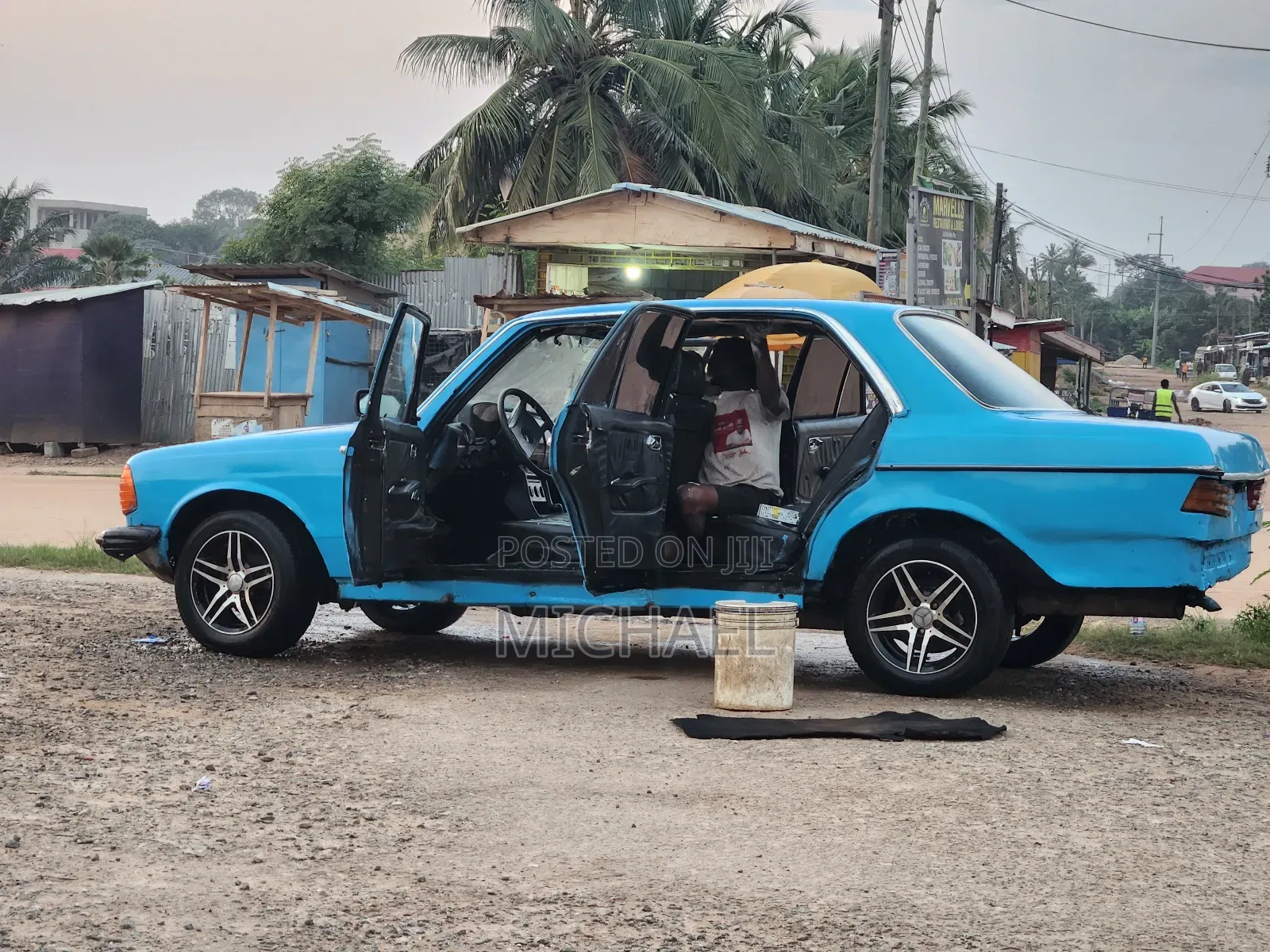 Mercedes-Benz W123 1984 Blue
