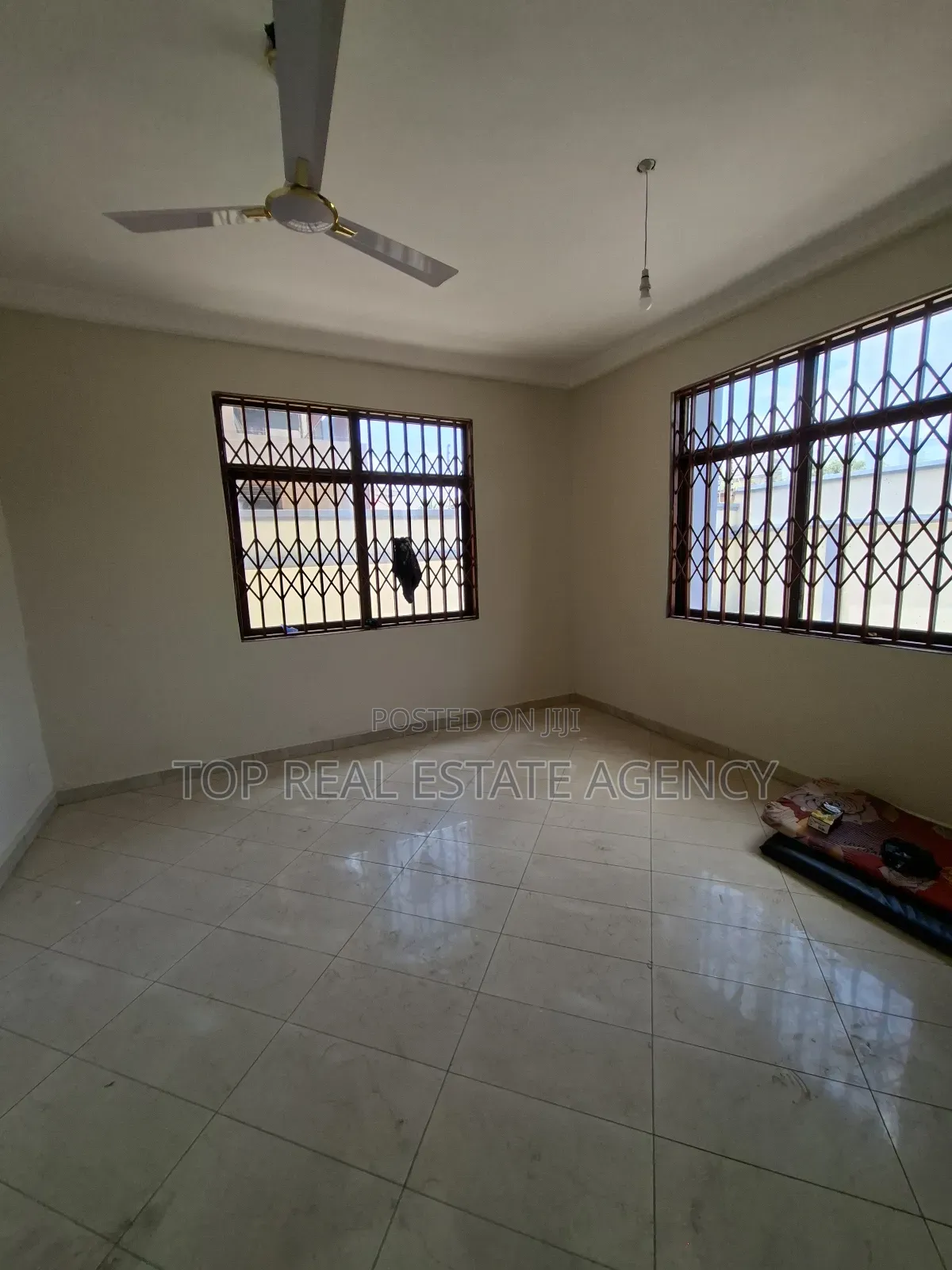 5bdrm Duplex in Ars, American House for rent