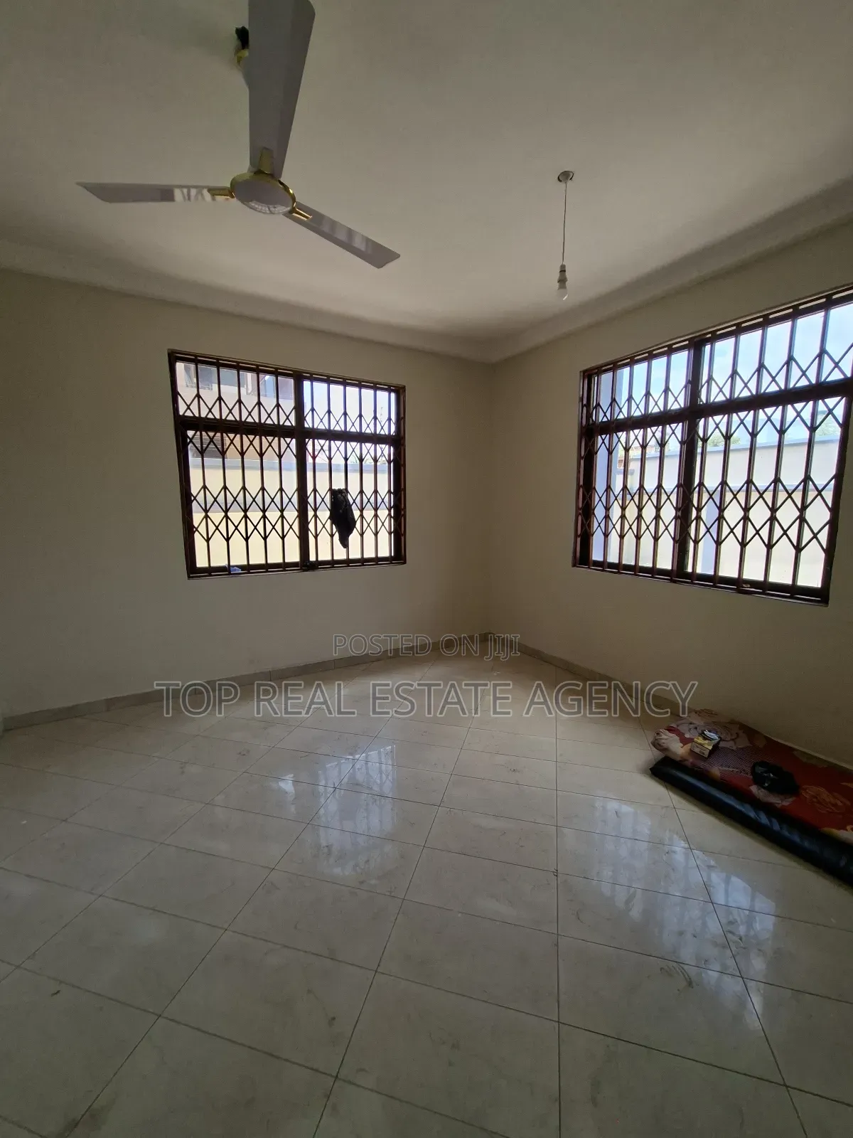 5bdrm Duplex in Ars, American House for rent