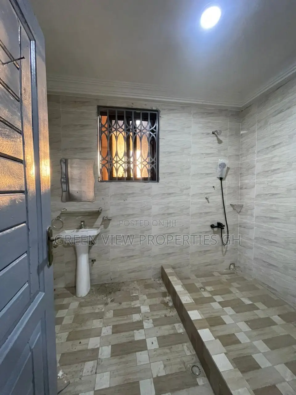1bdrm Room & Parlour in West Hills Mall Area for rent