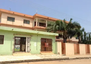 20bdrm House in Sakaman for sale