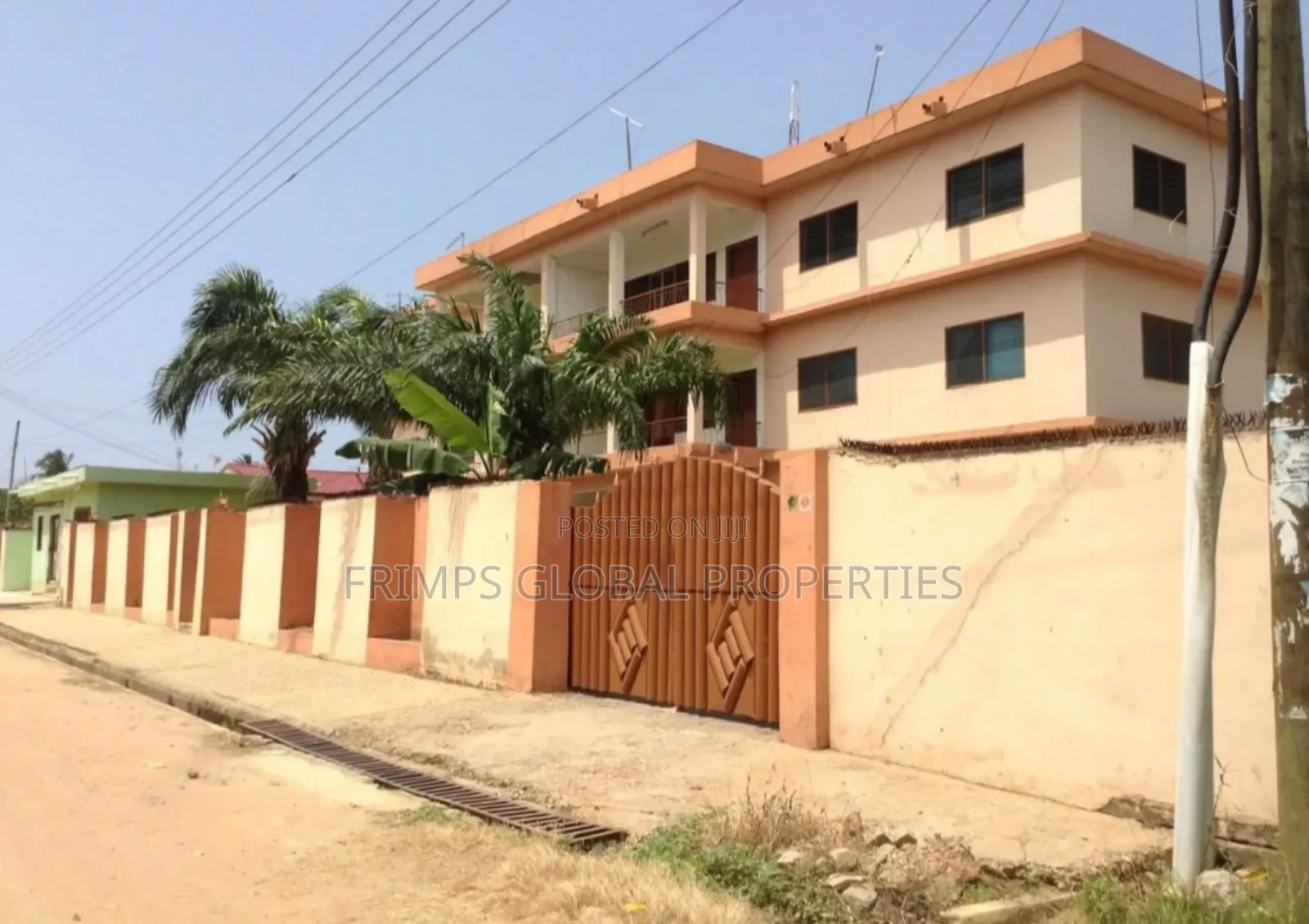 20bdrm House in Sakaman for sale
