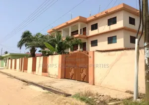 20bdrm House in Sakaman for sale