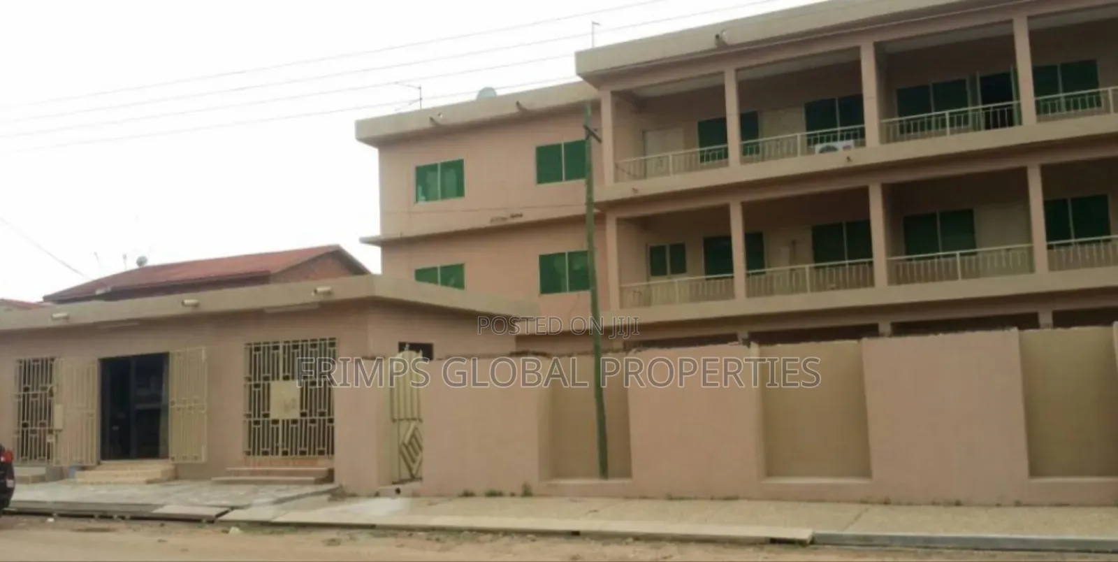 20bdrm House in Sakaman for sale