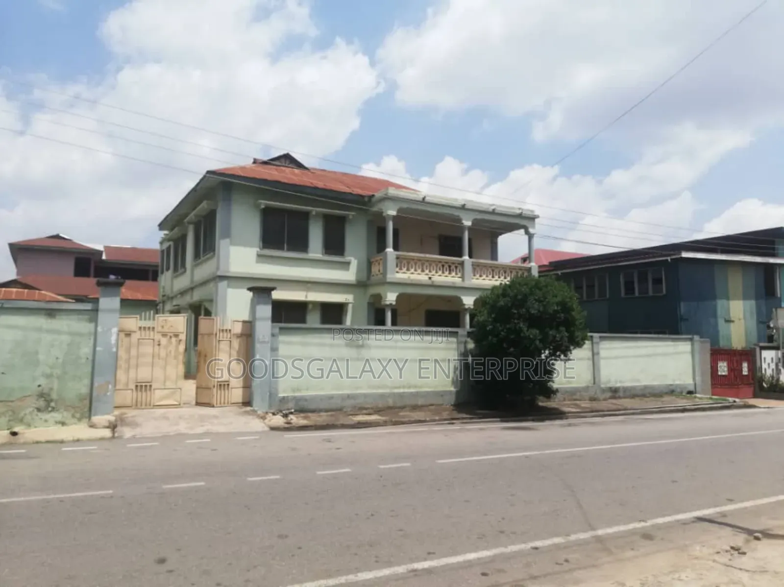 9bdrm House in Kumasi Metropolitan for sale