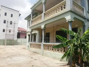 9bdrm House in Kumasi Metropolitan for sale