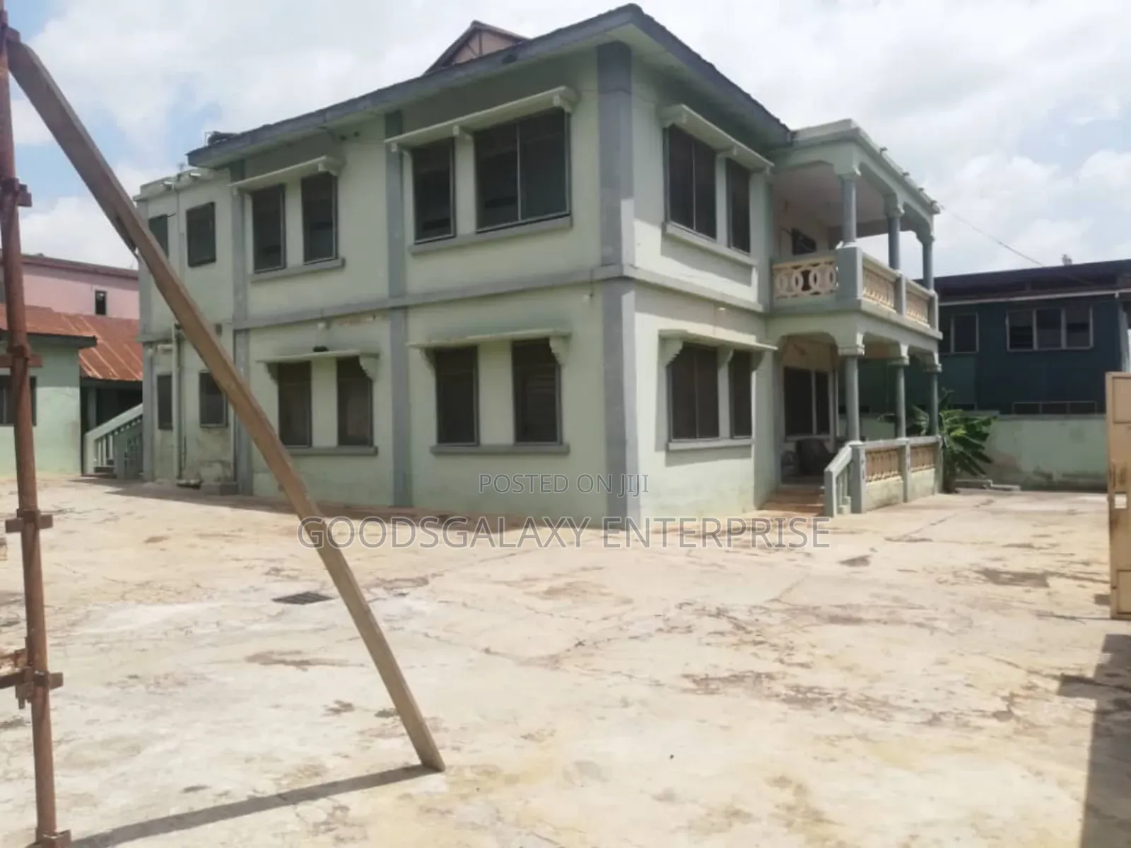 9bdrm House in Kumasi Metropolitan for sale