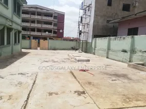 9bdrm House in Kumasi Metropolitan for sale