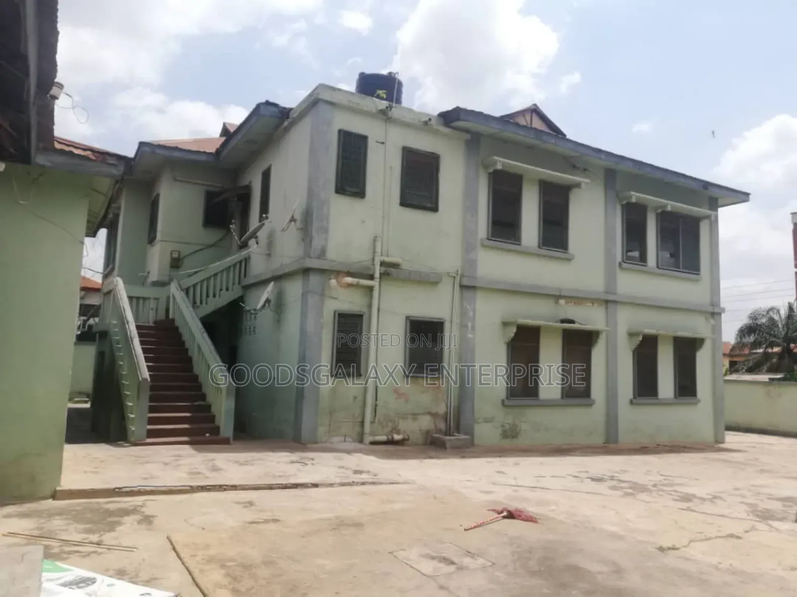 9bdrm House in Kumasi Metropolitan for sale