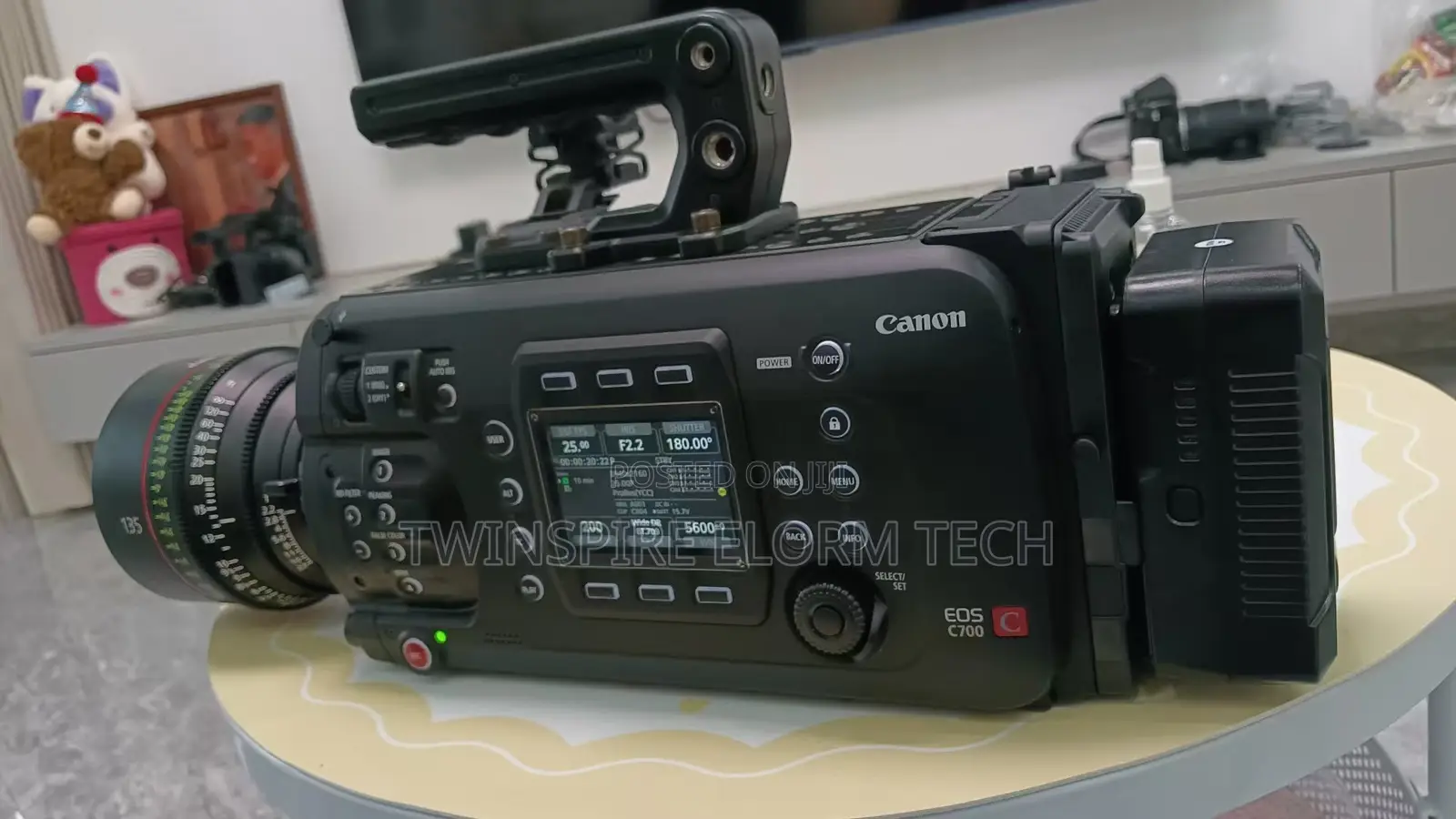 Canon C700