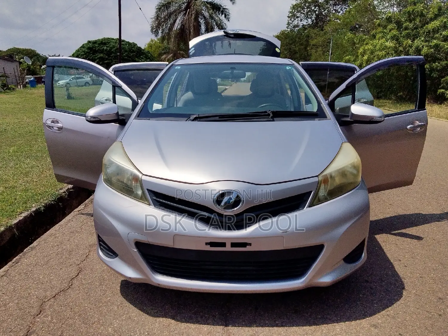 Toyota Vitz 1.3 AWD 5dr 2012 Pearl