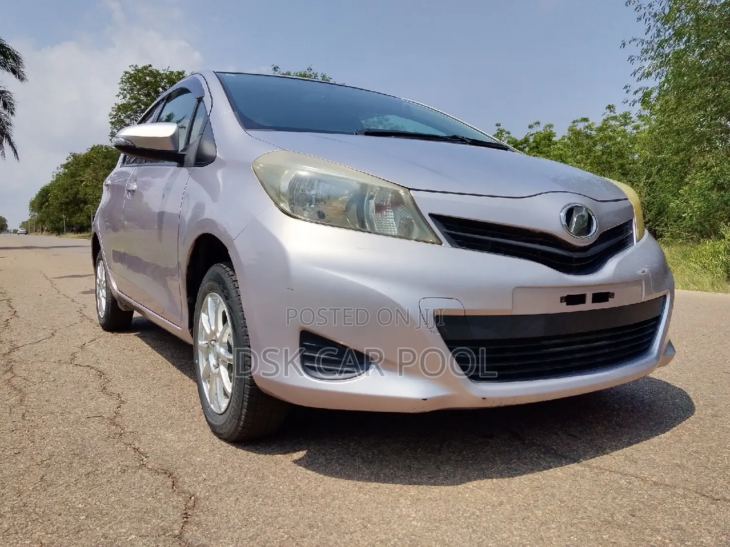 Toyota Vitz 1.3 AWD 5dr 2012 Pearl