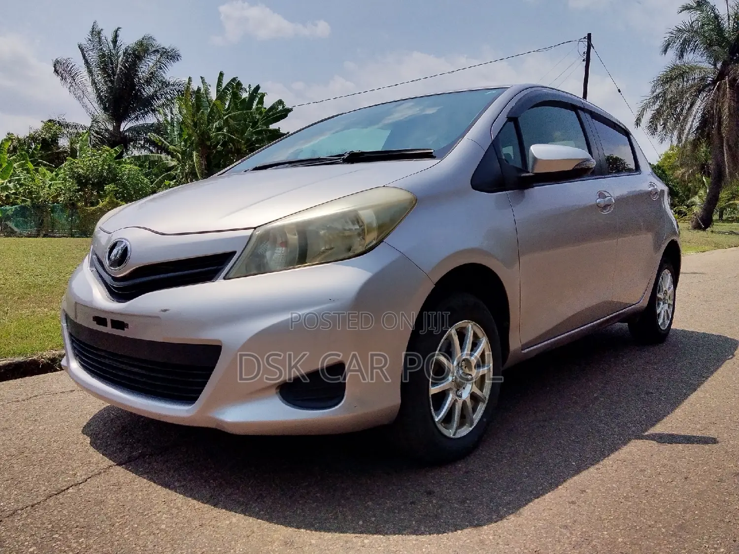 Toyota Vitz 1.3 AWD 5dr 2012 Pearl