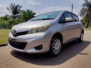 Toyota Vitz 1.3 AWD 5dr 2012 Pearl
