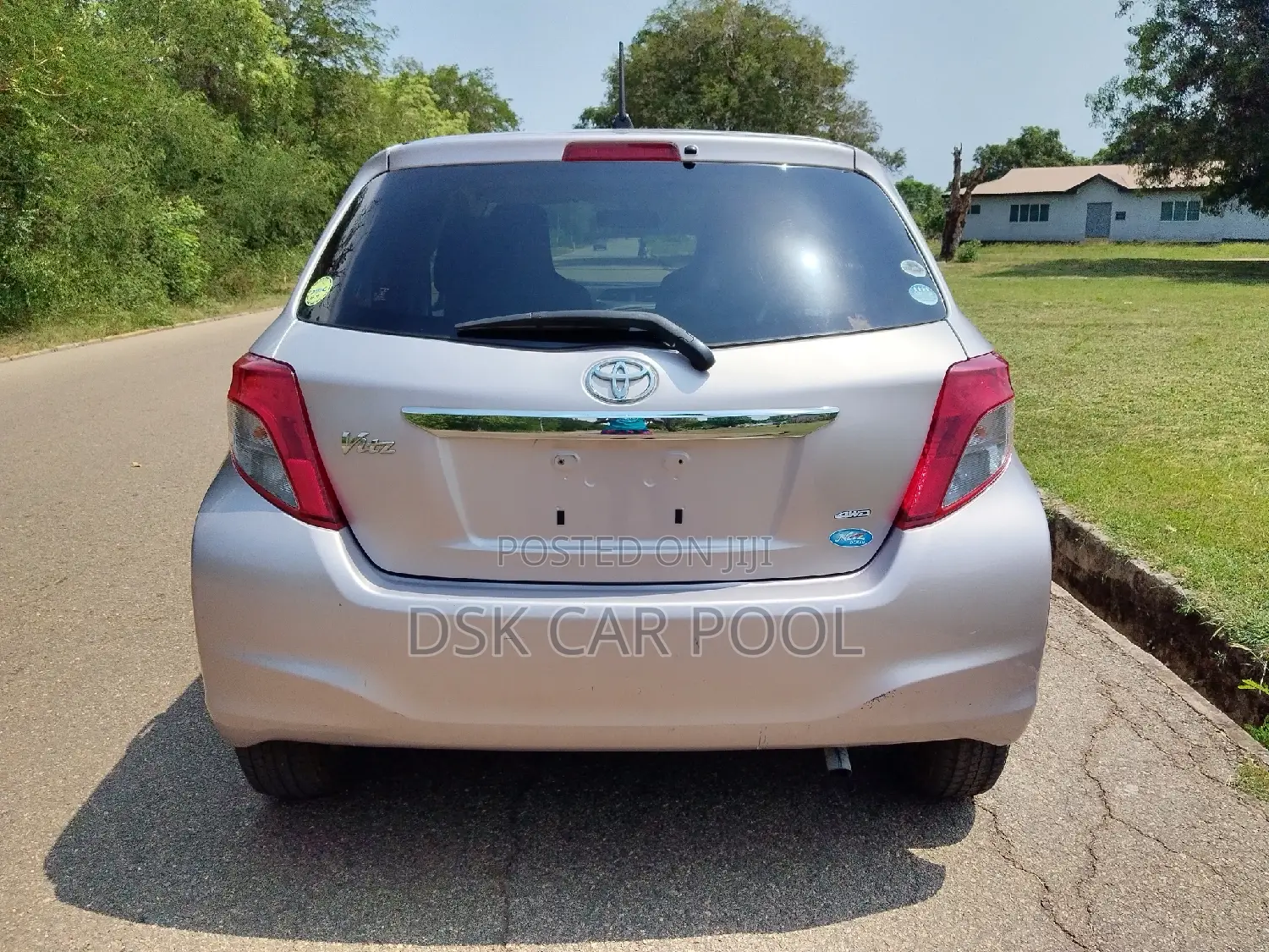 Toyota Vitz 1.3 AWD 5dr 2012 Pearl