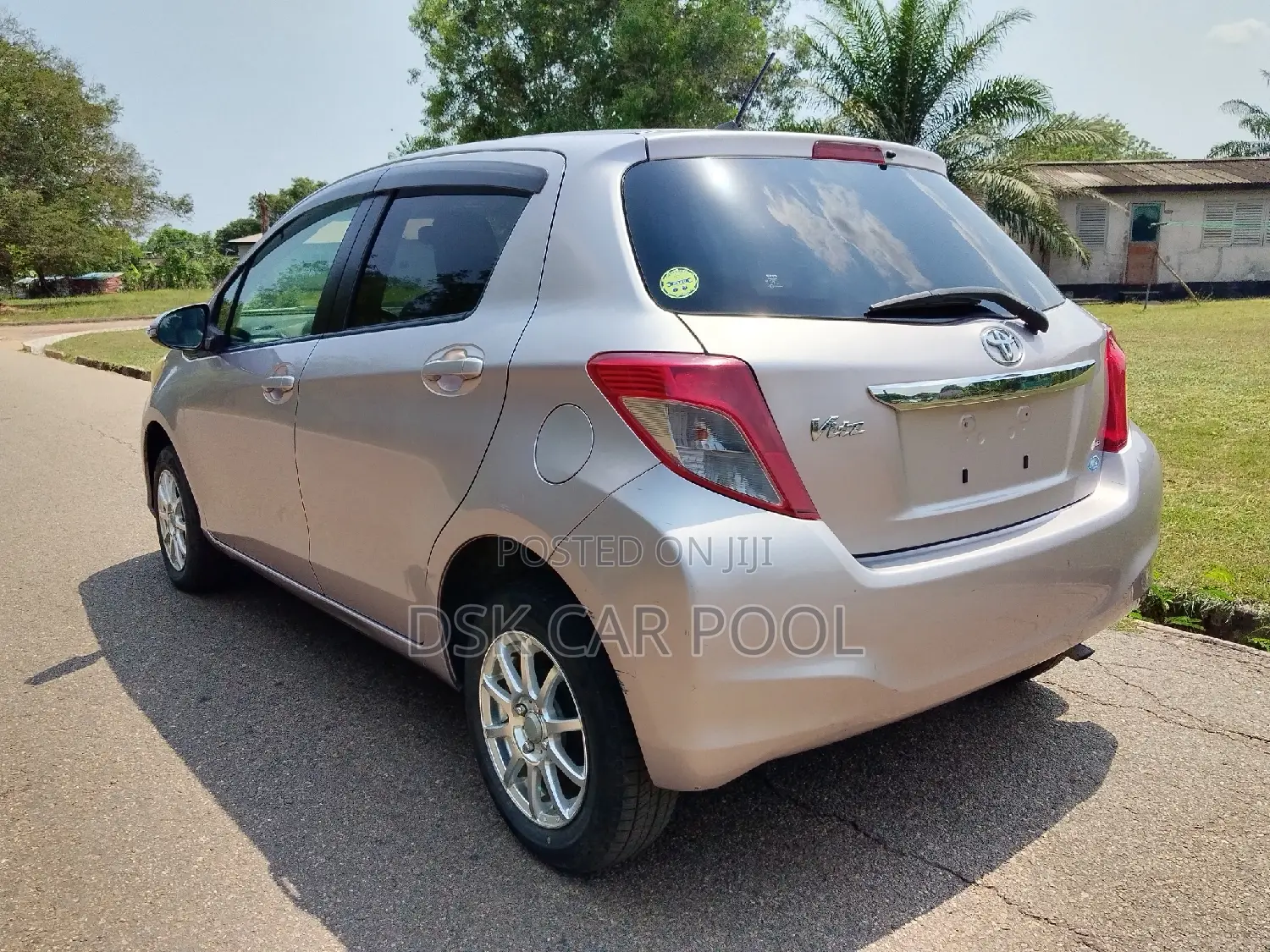 Toyota Vitz 1.3 AWD 5dr 2012 Pearl