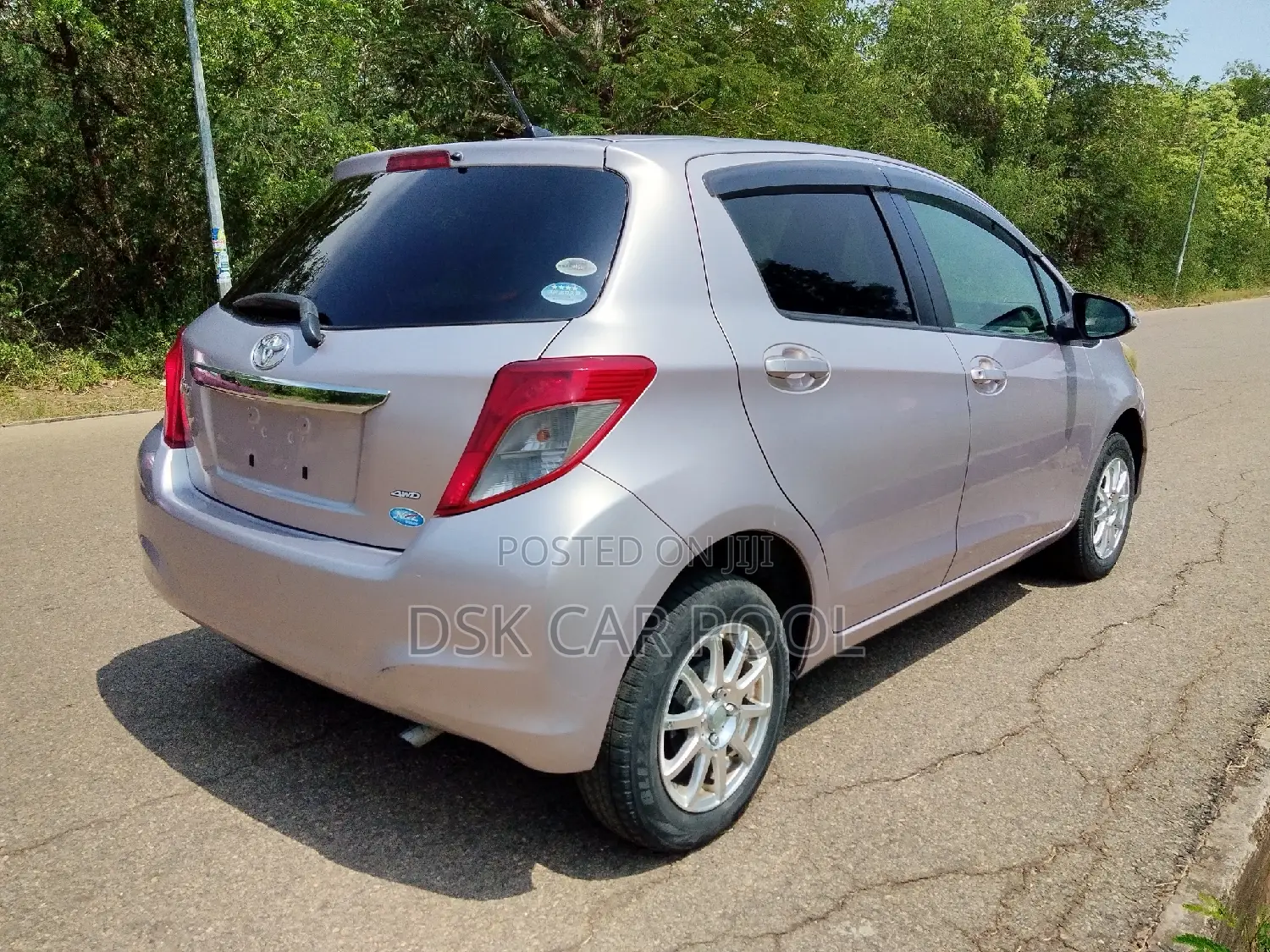 Toyota Vitz 1.3 AWD 5dr 2012 Pearl