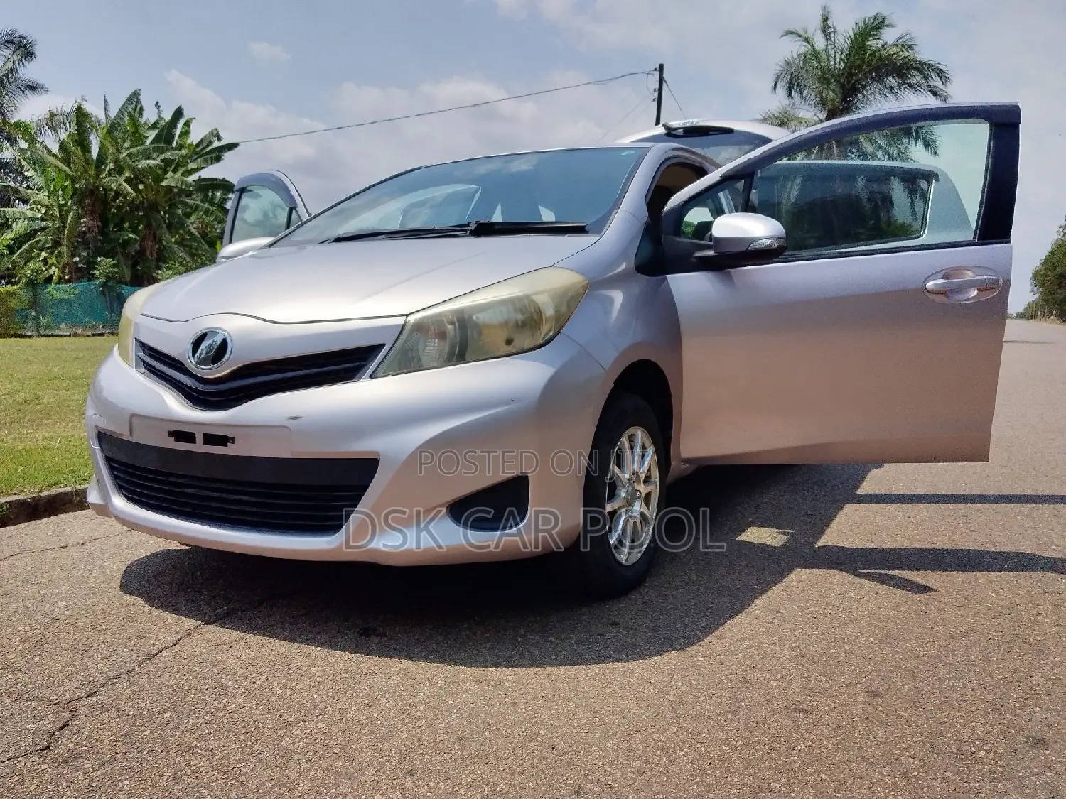 Toyota Vitz 1.3 AWD 5dr 2012 Pearl