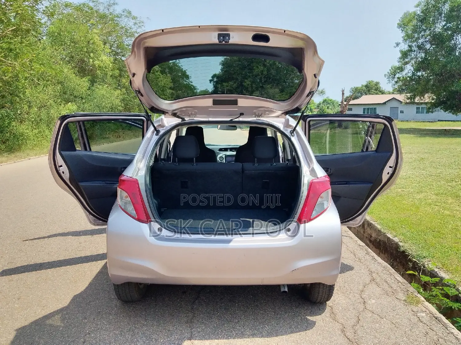 Toyota Vitz 1.3 AWD 5dr 2012 Pearl