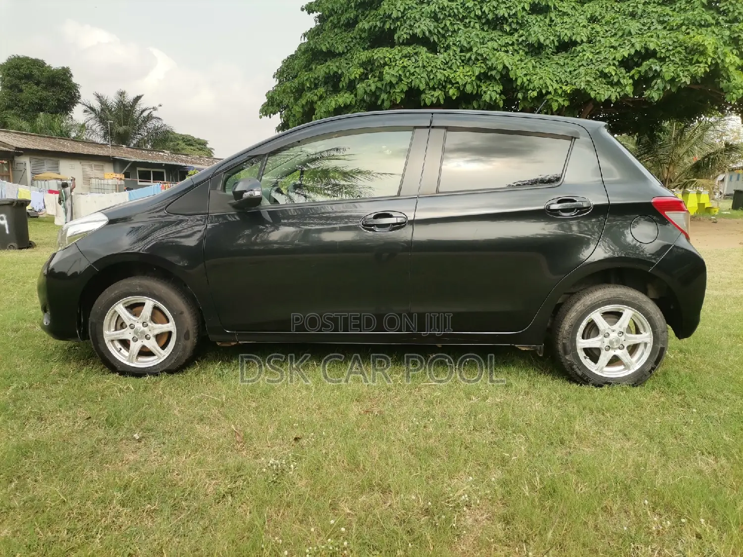 Toyota Vitz 1.3 AWD 5dr 2013 Black