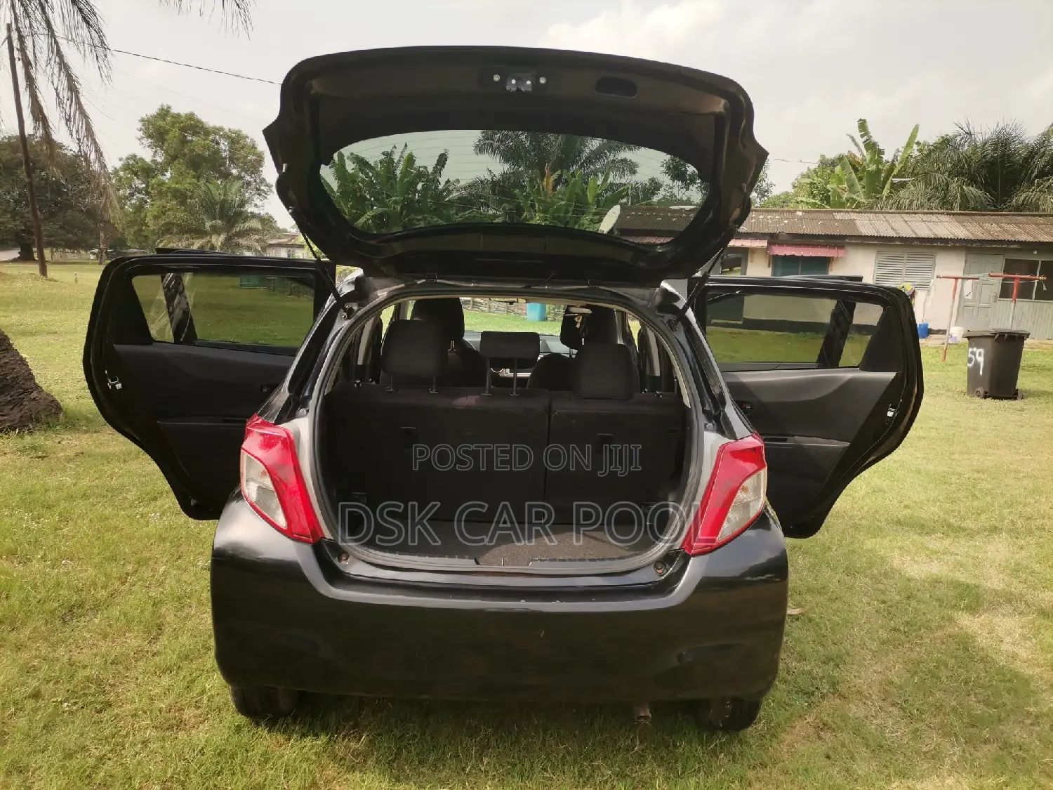 Toyota Vitz 1.3 AWD 5dr 2013 Black