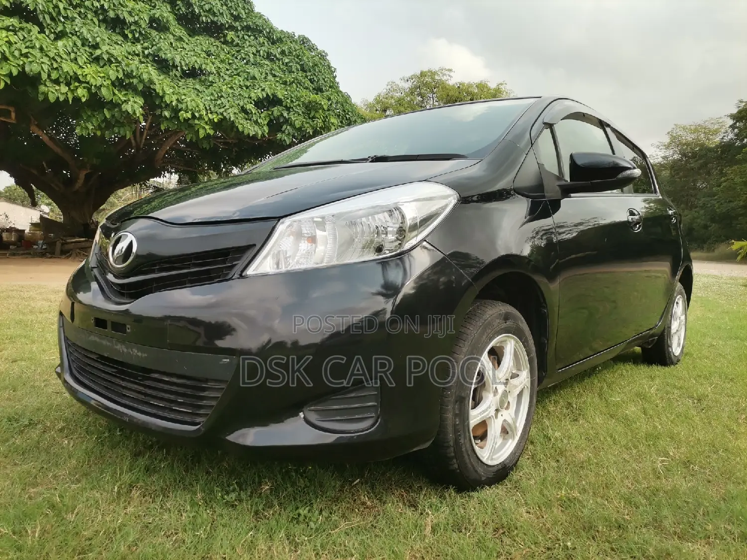 Toyota Vitz 1.3 AWD 5dr 2013 Black