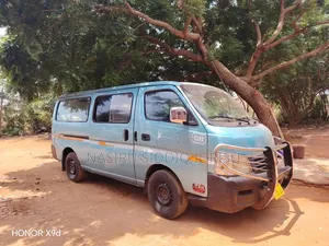Nissan Caravan (Urvan) 2014 Green