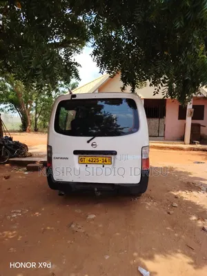 Nissan Caravan (Urvan) 2014 Green