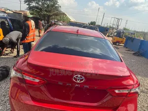 Toyota Camry XLE FWD (2.5L 4cyl 8AM) 2018 Red