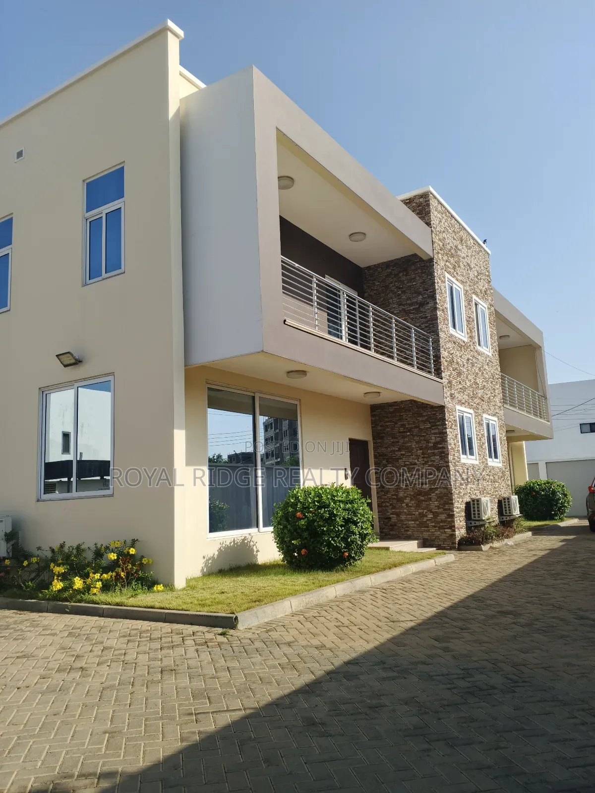 Furnished 3bdrm Townhouse / Terrace for rent
