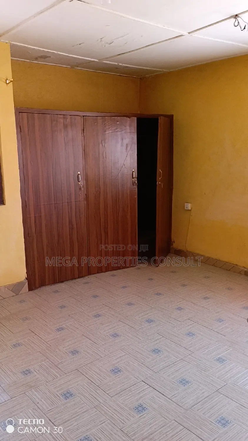 5bdrm House in Lapaz for rent