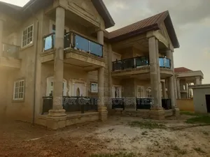 7bdrm House in Santasi Road, Kumasi Metropolitan for sale