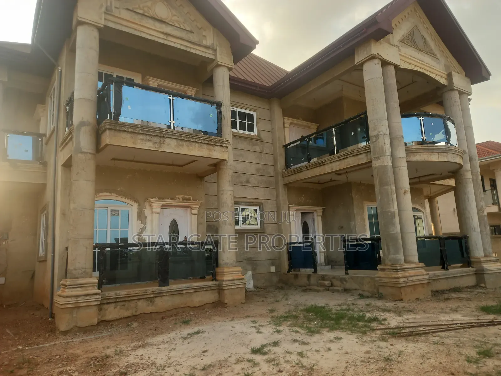 7bdrm House in Santasi Road, Kumasi Metropolitan for sale