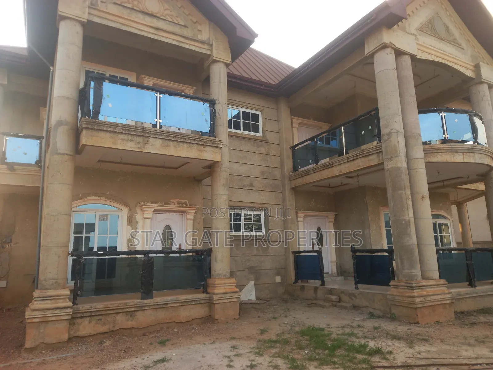 7bdrm House in Santasi Road, Kumasi Metropolitan for sale