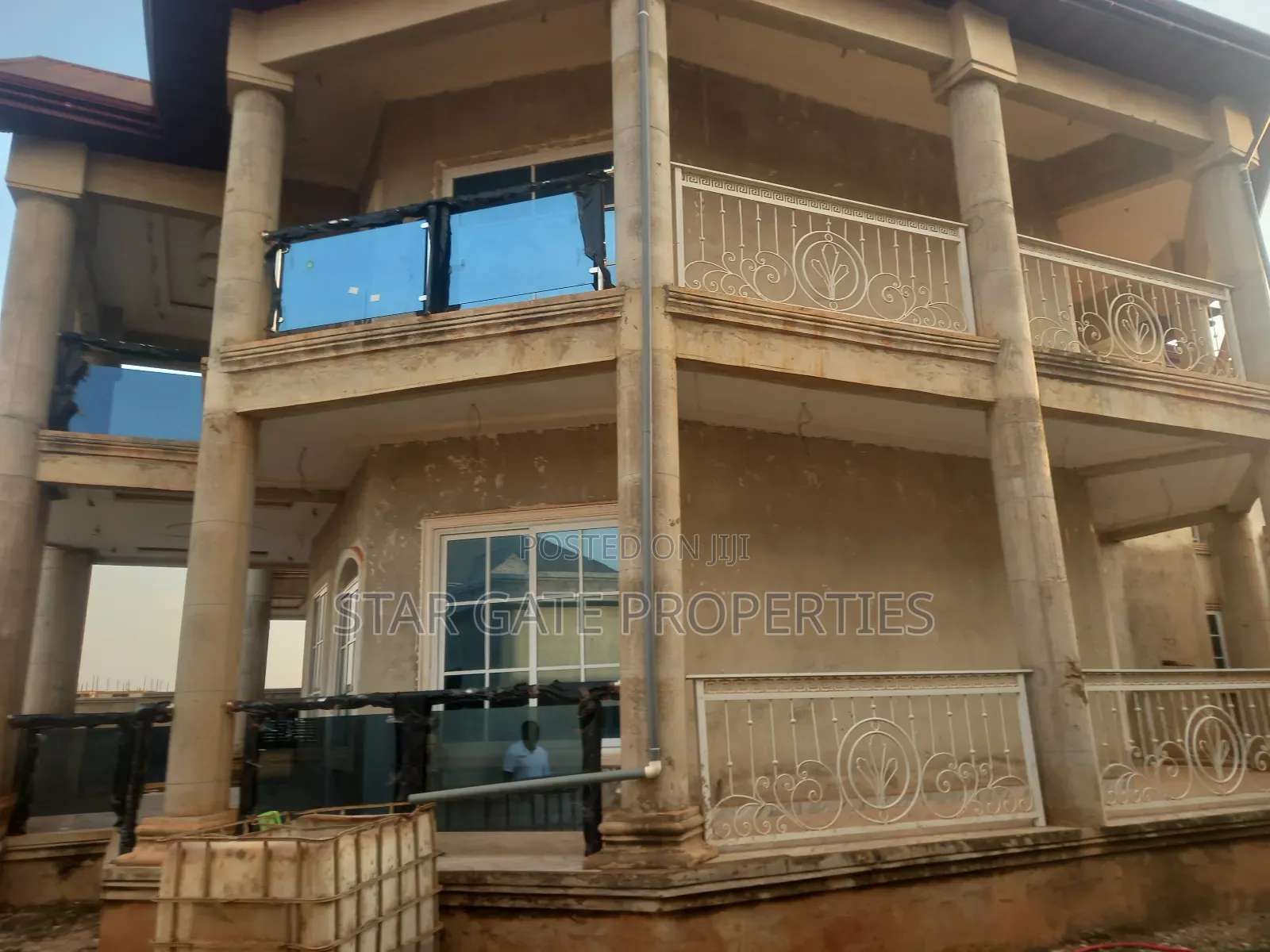 7bdrm House in Santasi Road, Kumasi Metropolitan for sale