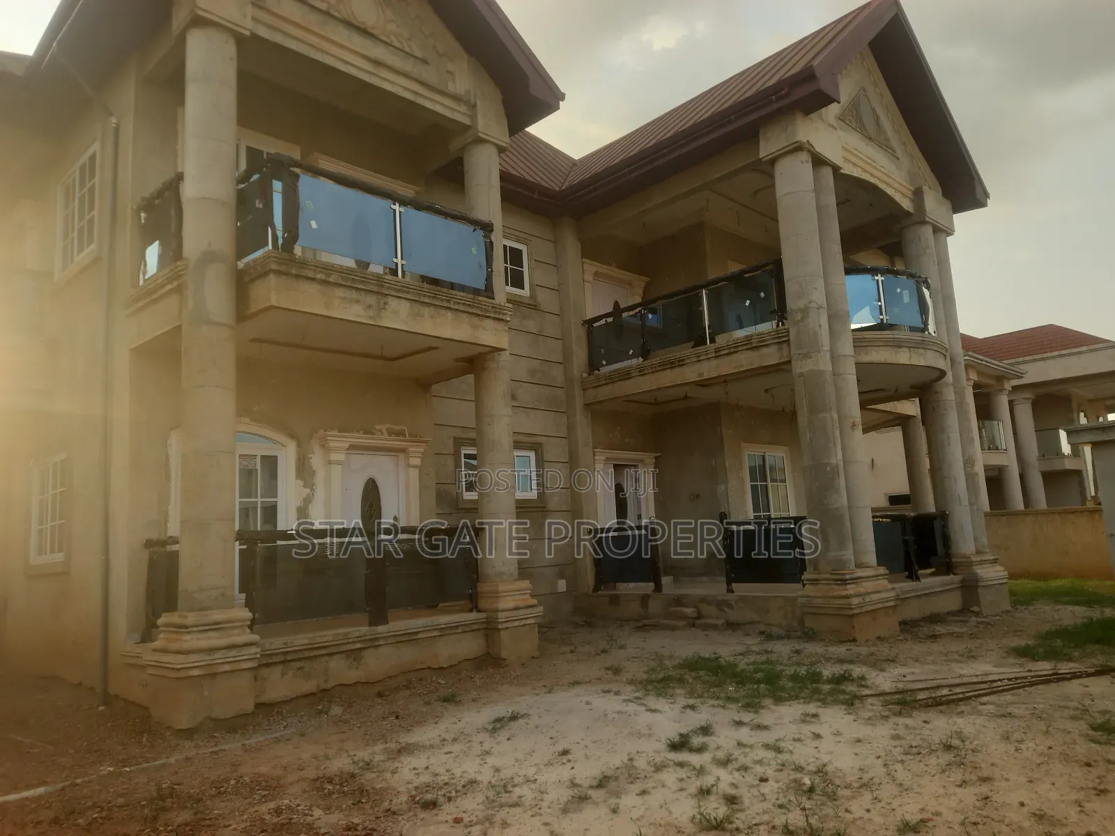 7bdrm House in Santasi Road, Kumasi Metropolitan for sale