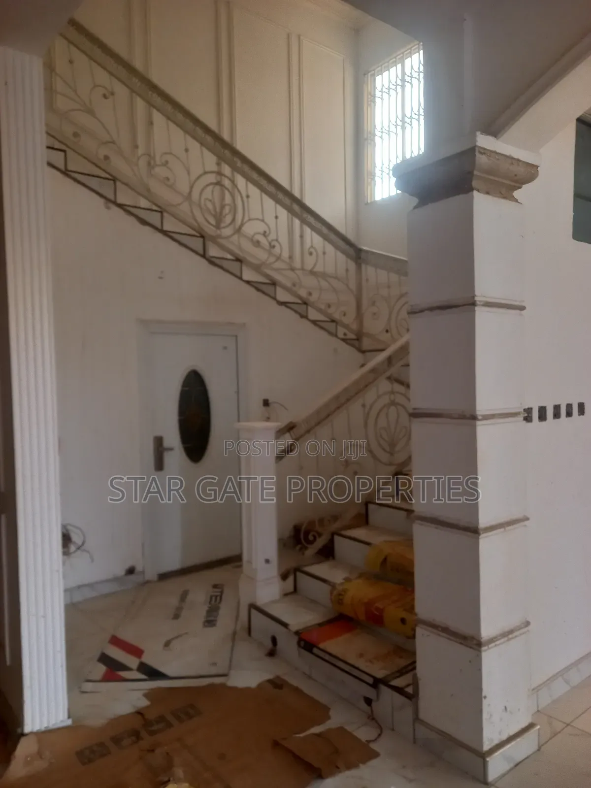 7bdrm House in Santasi Road, Kumasi Metropolitan for sale