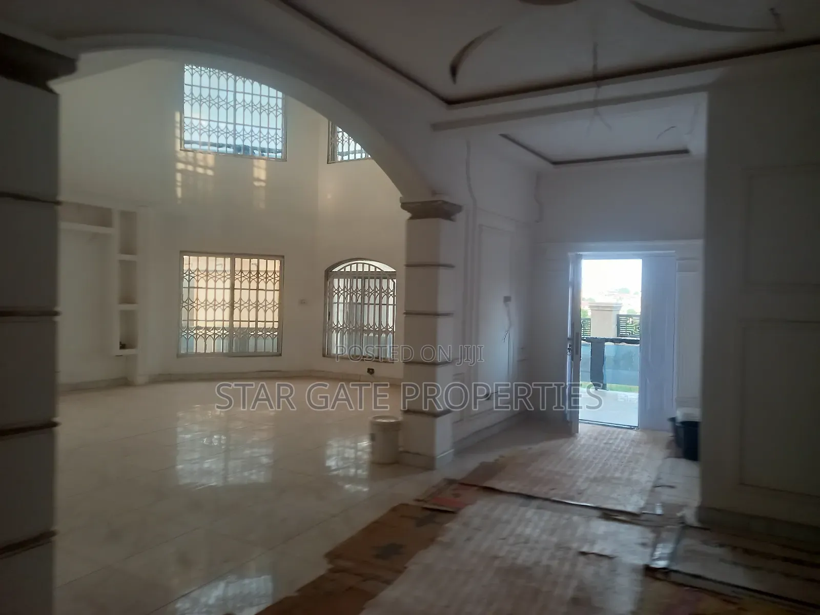 7bdrm House in Santasi Road, Kumasi Metropolitan for sale