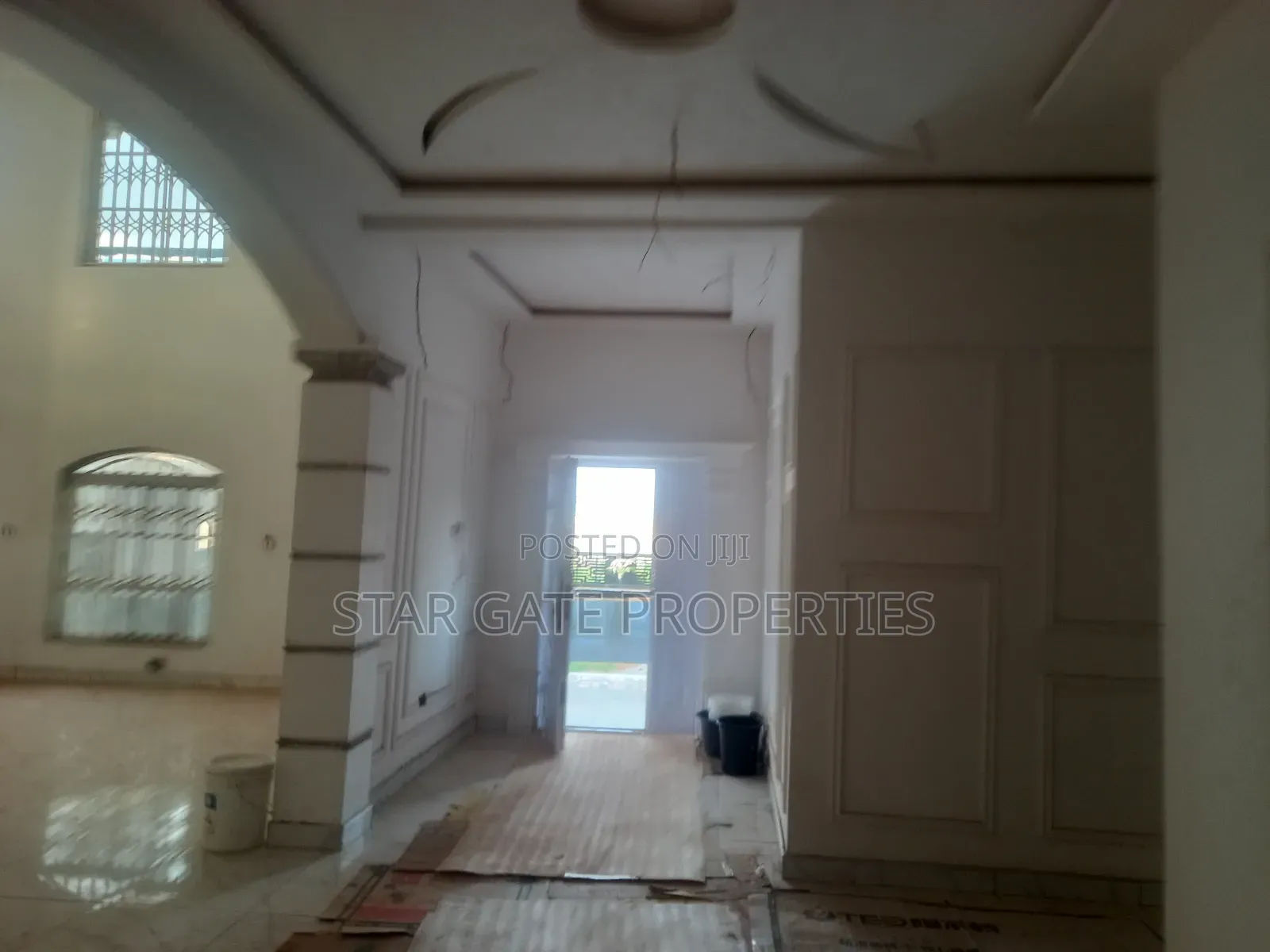 7bdrm House in Santasi Road, Kumasi Metropolitan for sale