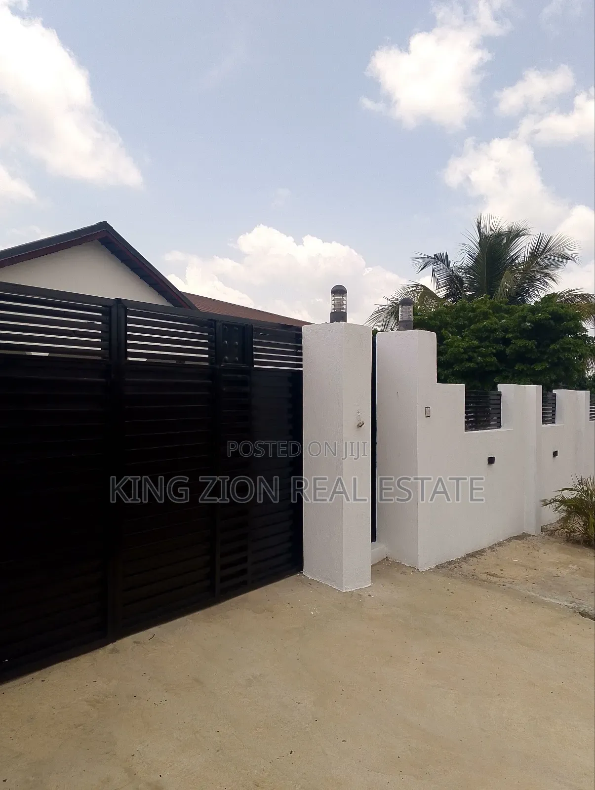 6bdrm House in Kingzion Real, Amasaman for rent