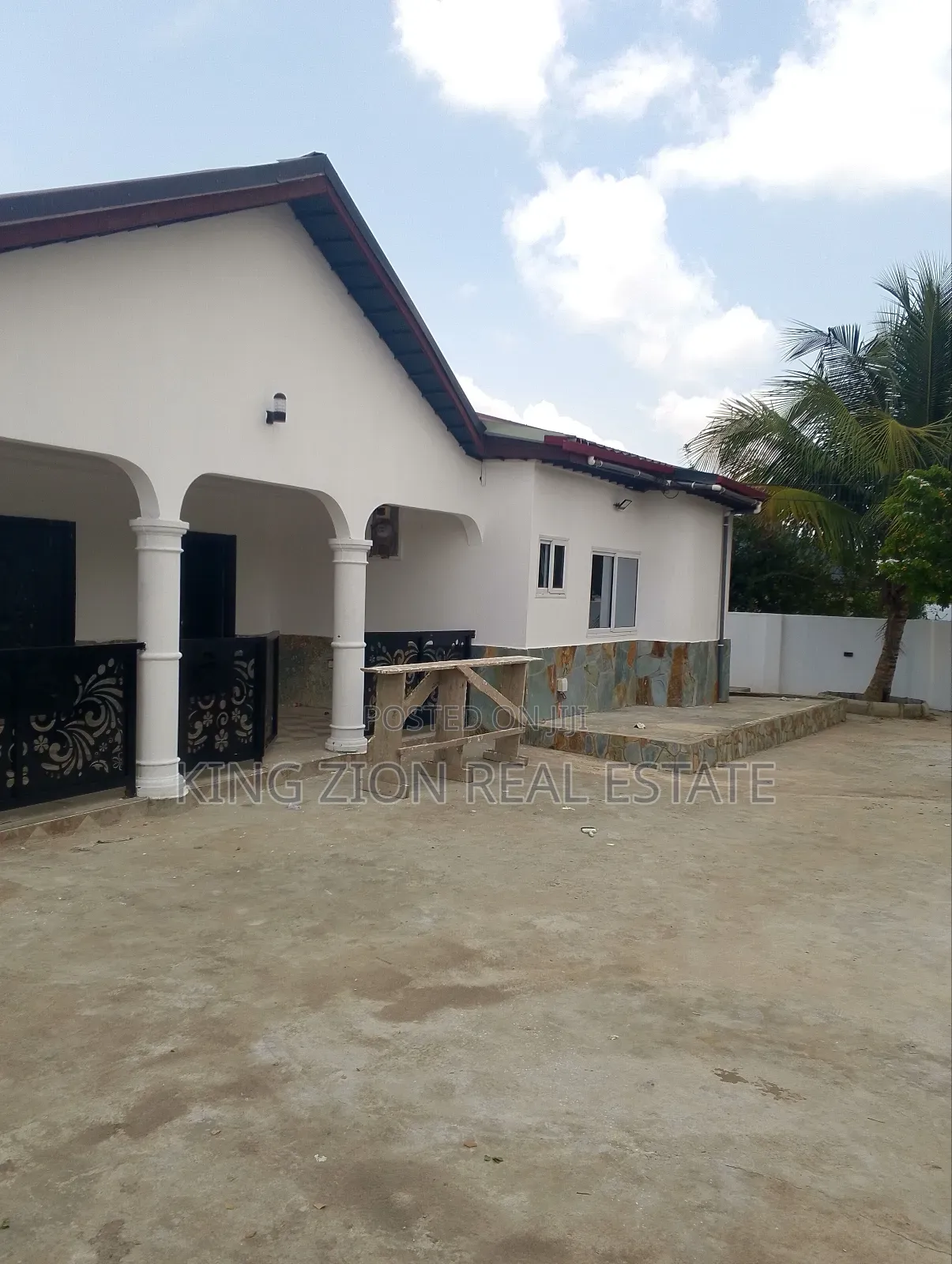 6bdrm House in Kingzion Real, Amasaman for rent
