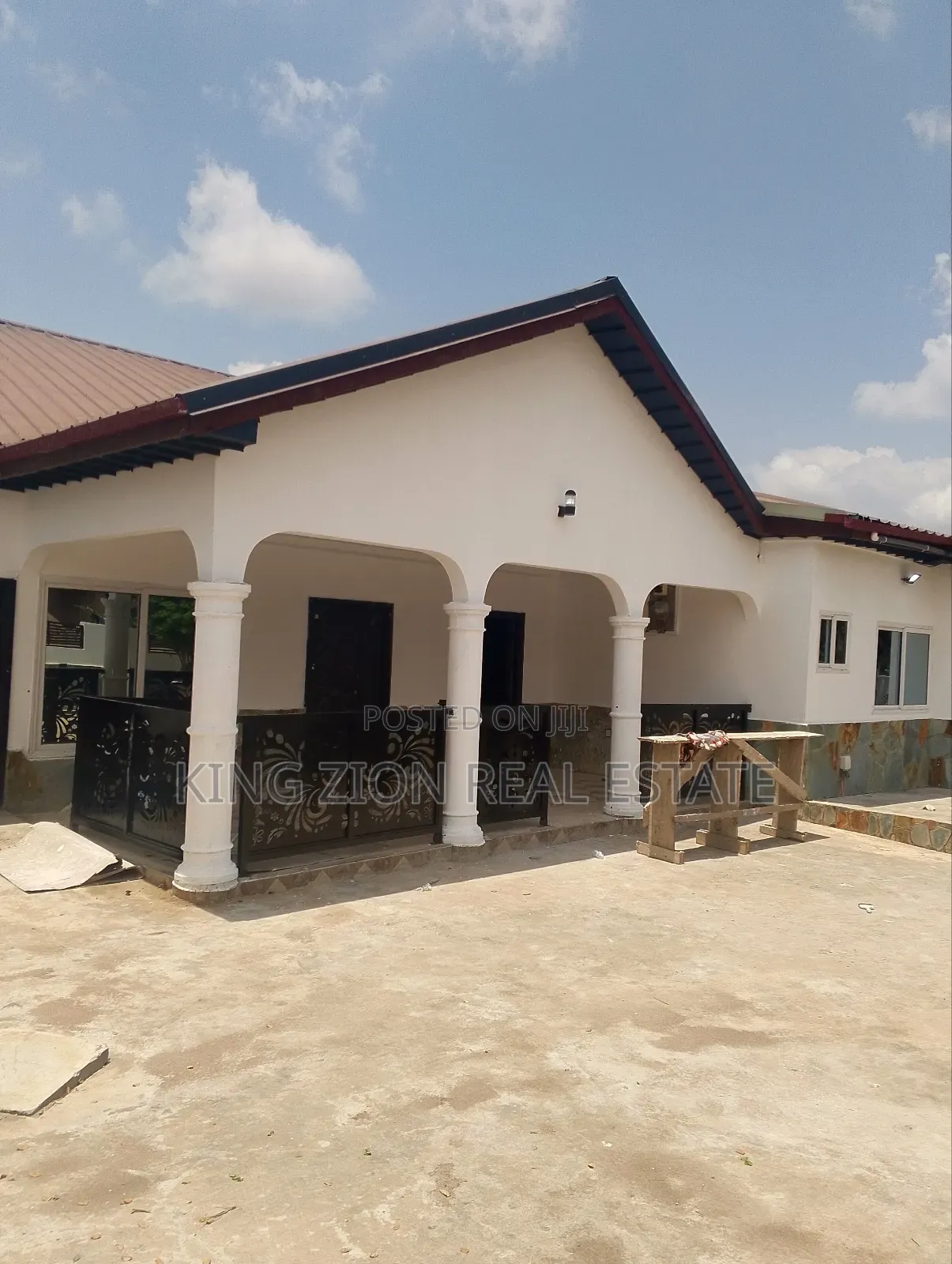 6bdrm House in Kingzion Real, Amasaman for rent